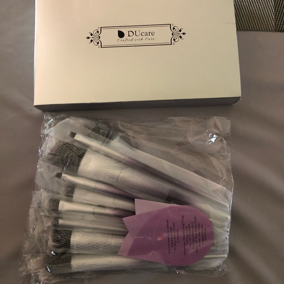 Duo makeup brushes - Picture 1 of 1